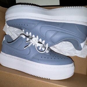 Nike Women’s Revolution 5